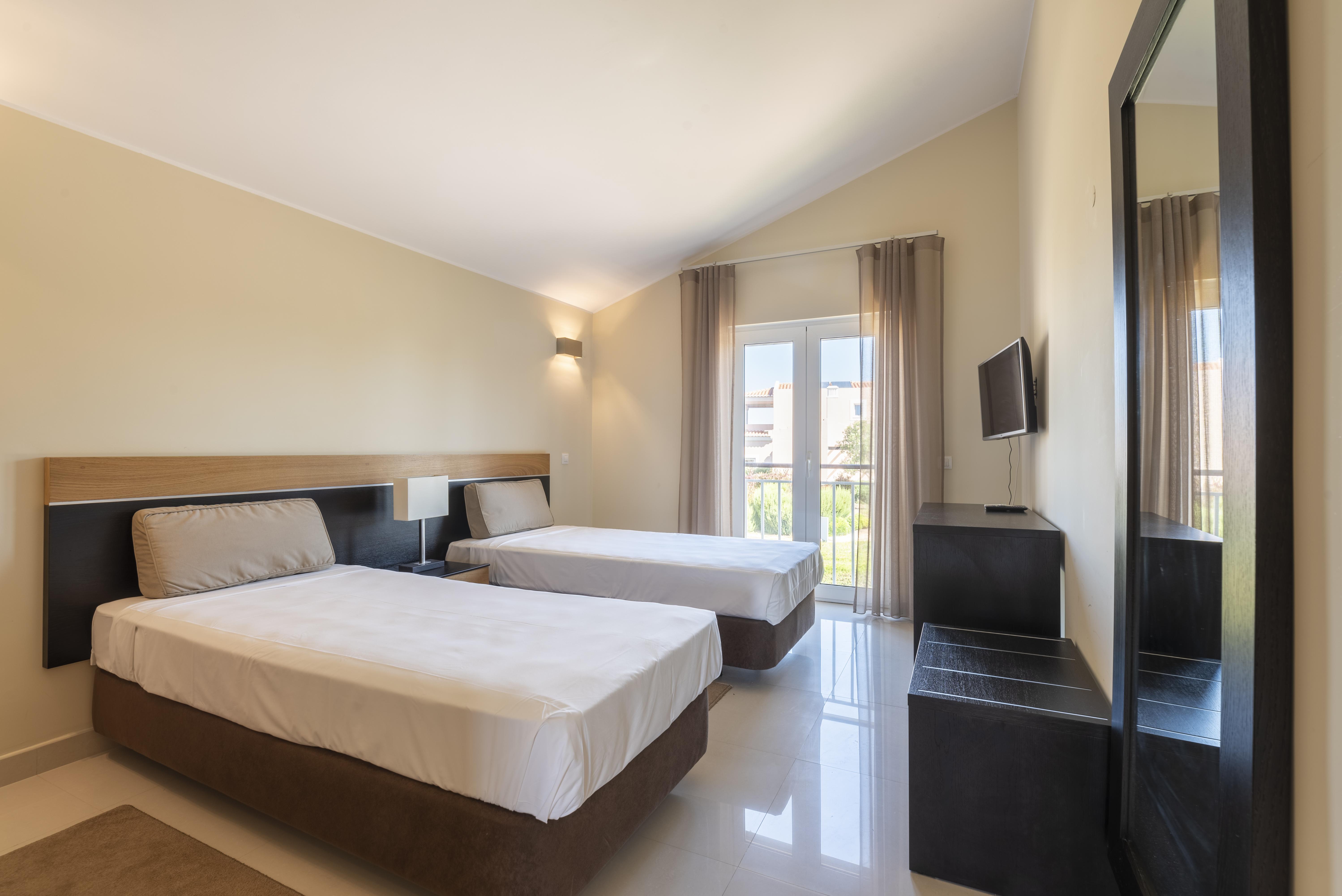 Vale Da Lapa Village Resort Carvoeiro  Buitenkant foto A typical bedroom at the hotel