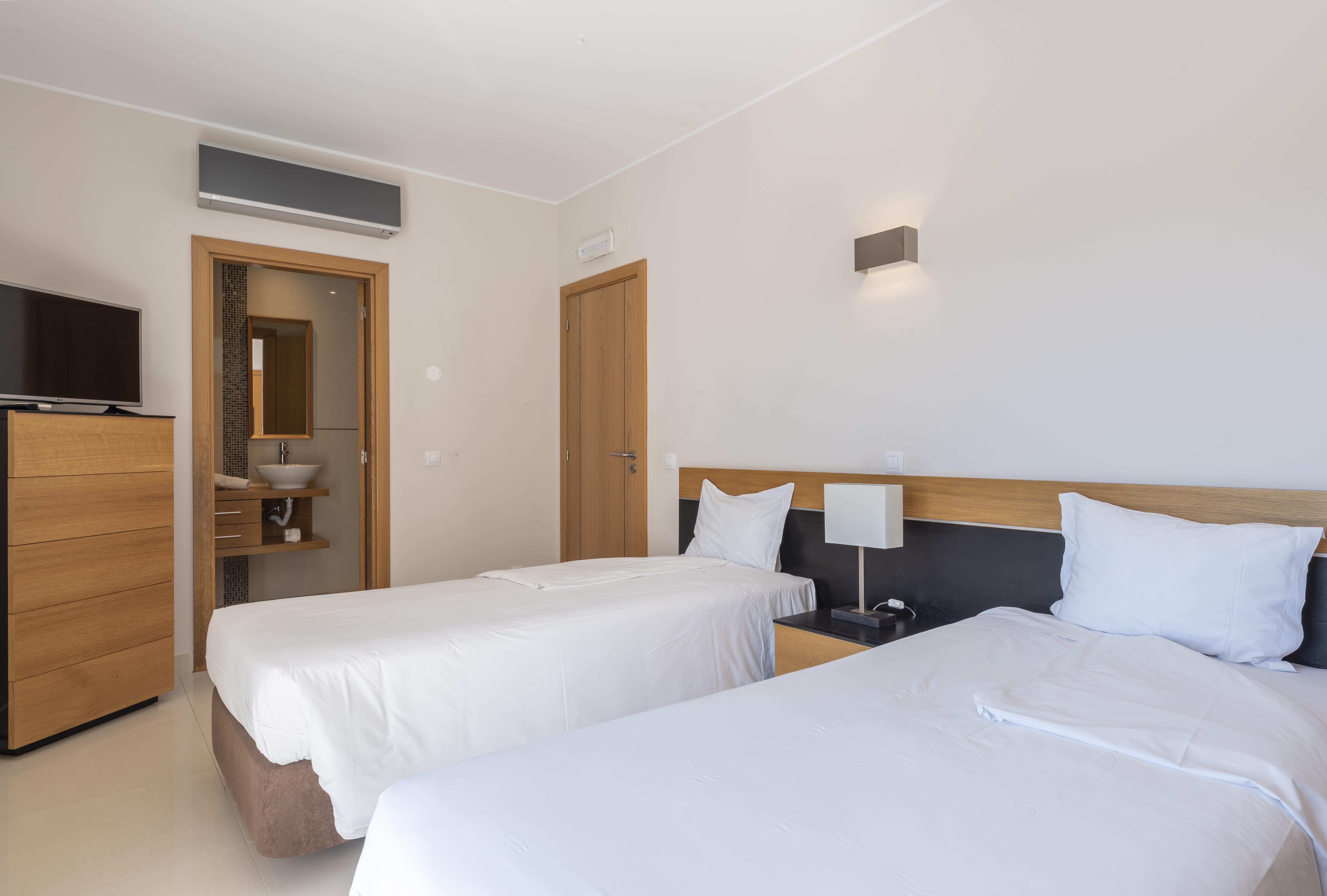 Vale Da Lapa Village Resort Carvoeiro  Buitenkant foto A typical bedroom