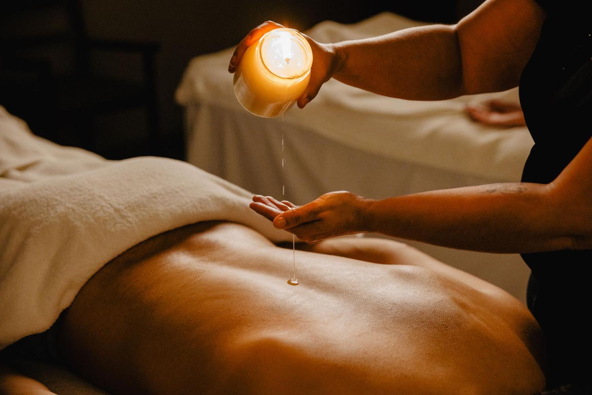 Vale Da Lapa Village Resort Carvoeiro  Buitenkant foto A massage therapist pouring oil