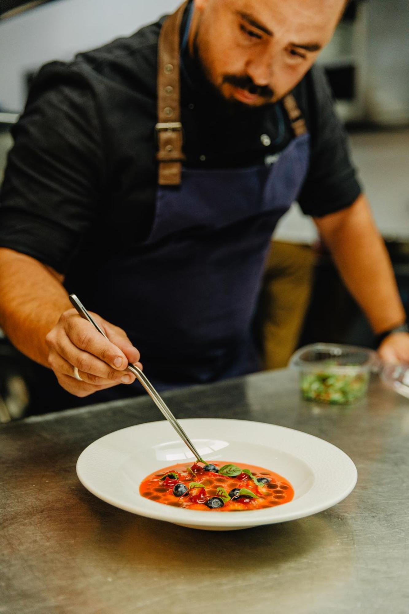 Vale Da Lapa Village Resort Carvoeiro  Buitenkant foto A chef using a fish knife